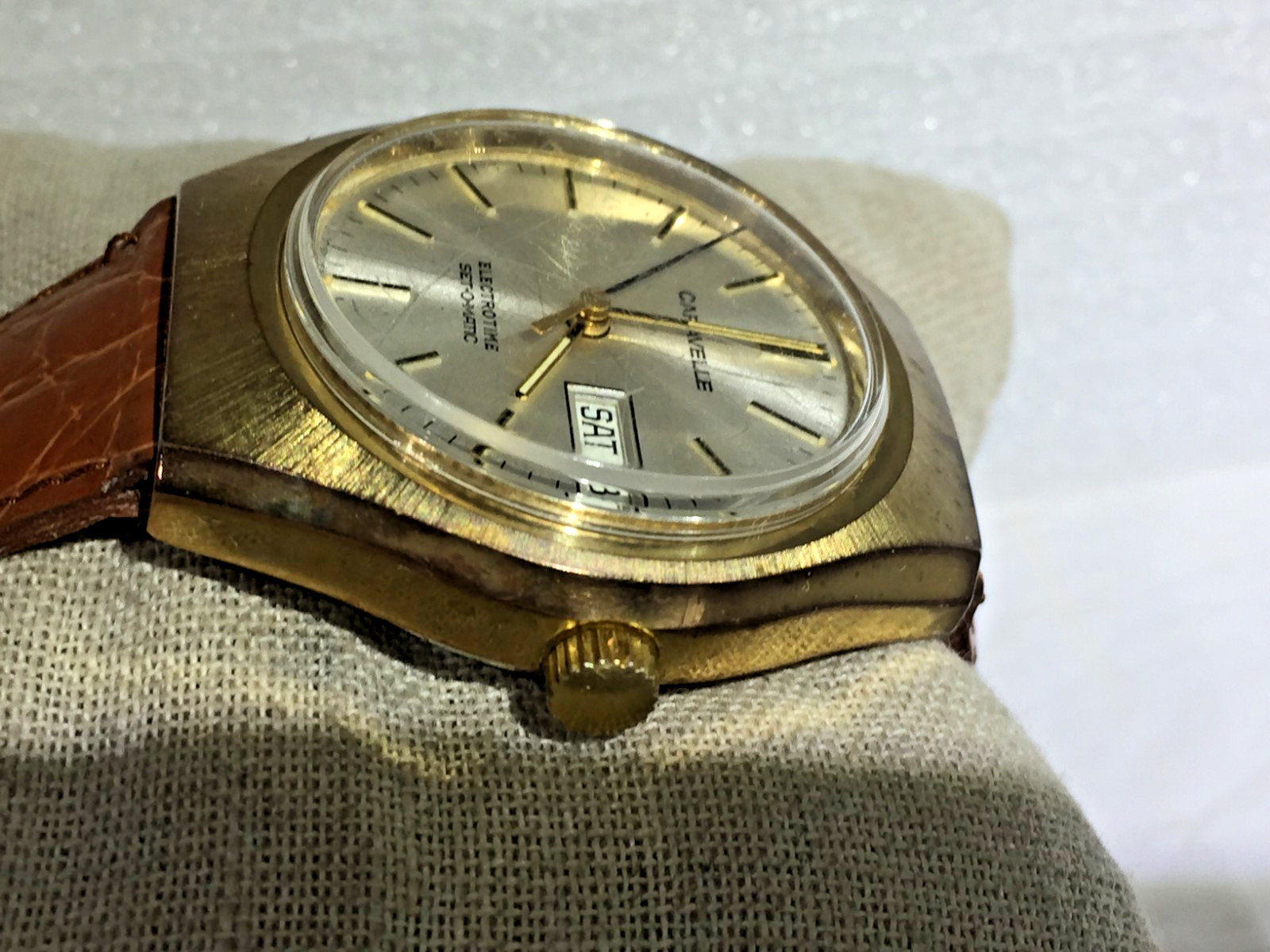 Vtg 1970’s Caravelle Electrotime Day Date Wristwatch Steel & Gold Tone 7J Works