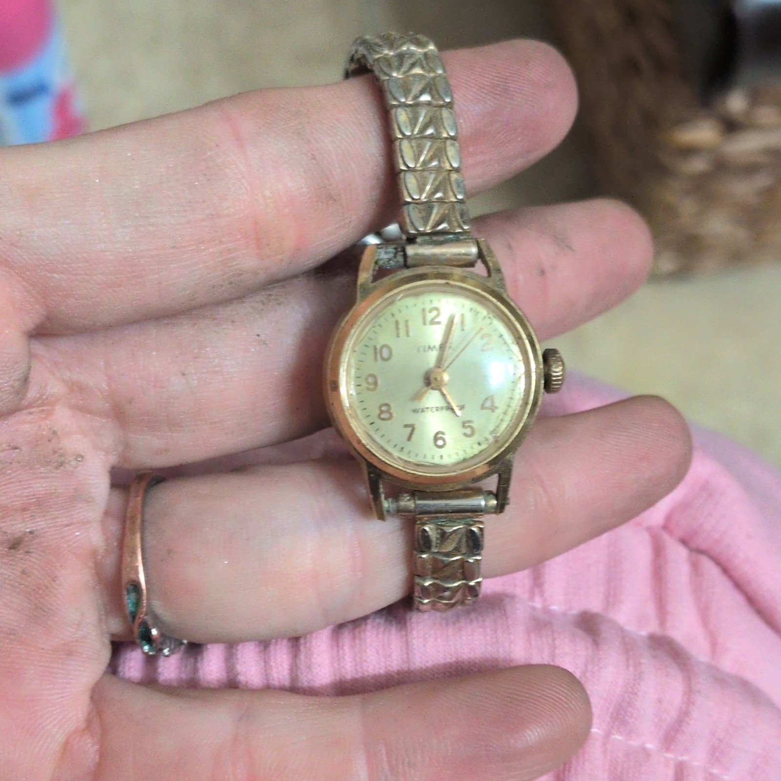 Timex Vintage 1950s Ladies Manual Wind Water-Resistant Gold Stretch Arabic