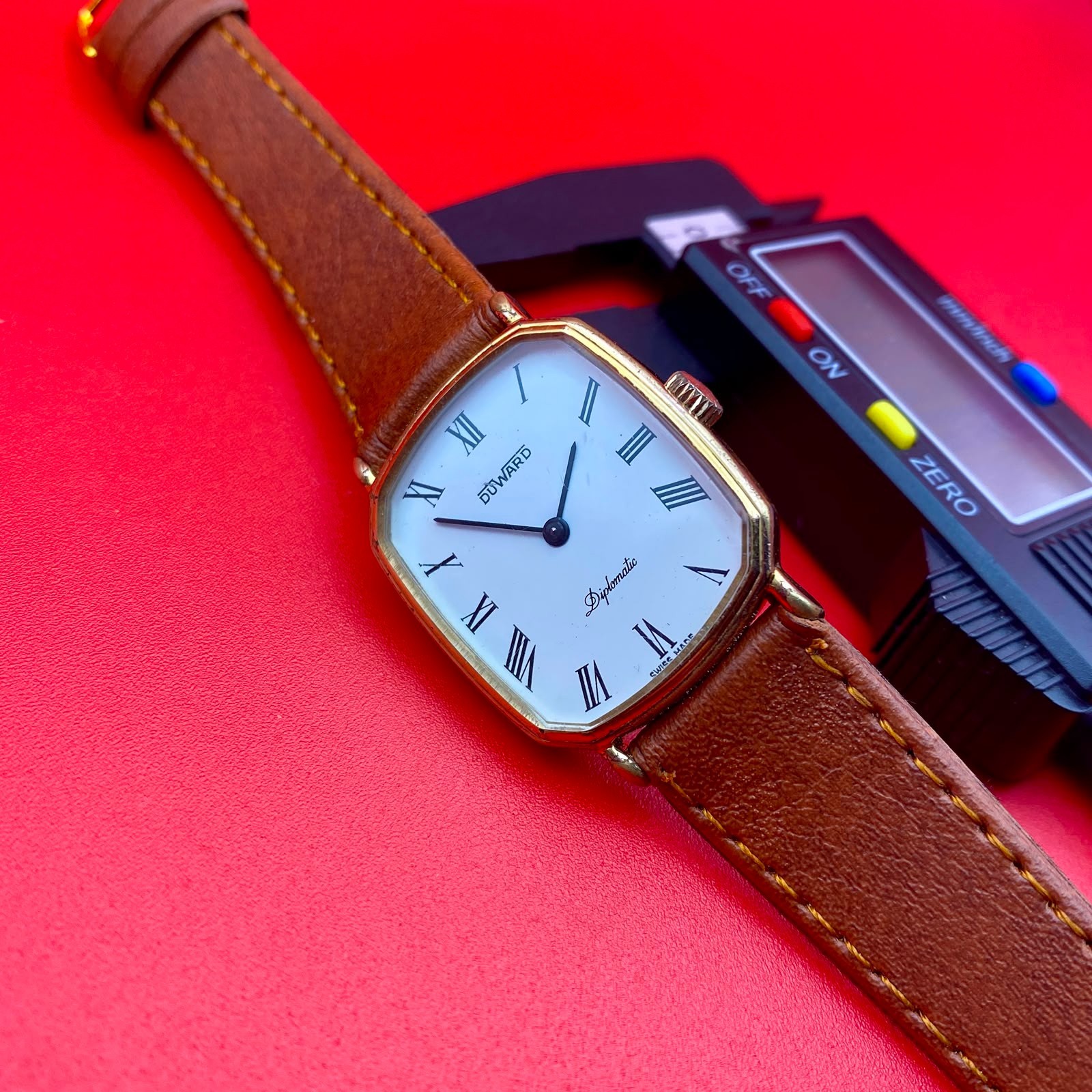 1970s Vintage Duward Diplomatic Gold Plated Swiss Mechanical Watch Chiffre Roman