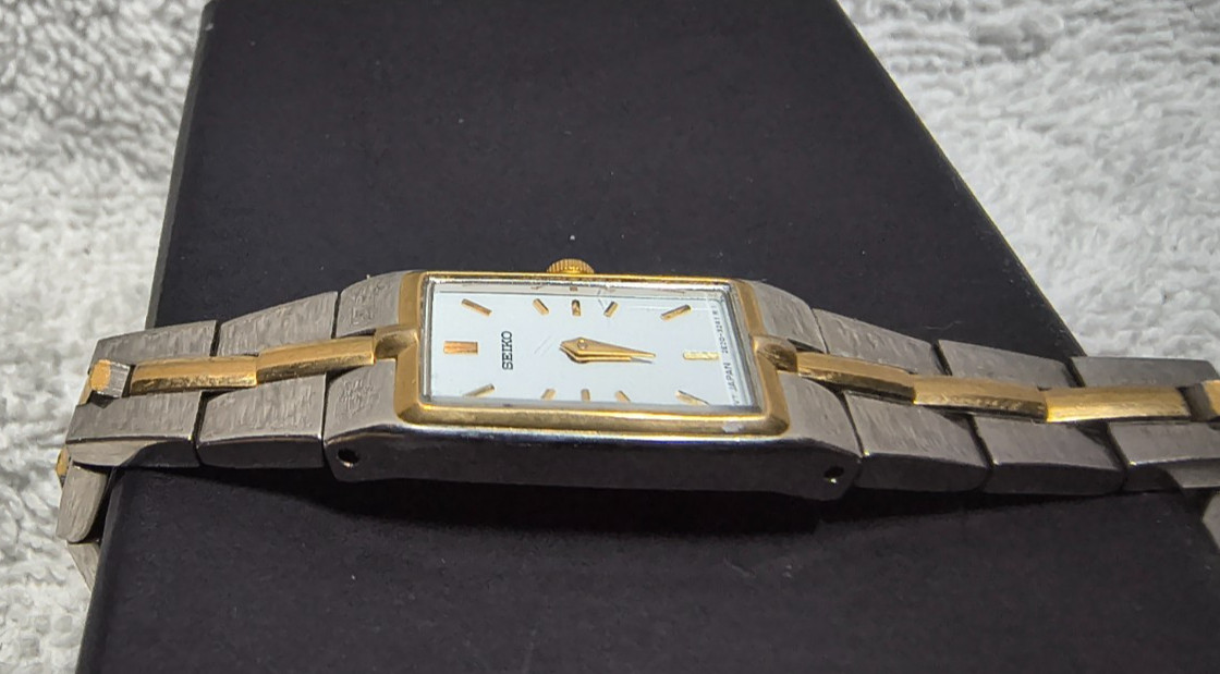 Seiko Women Watch 13mm White Dial Two Tone Bracelet 2E20-7479 New Battery Great