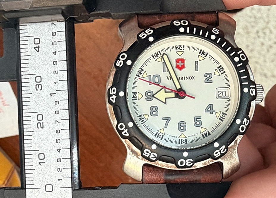 Vintage Victorinox Swiss Army Sportline Quartz Field Watch – 4.562 – New Battery