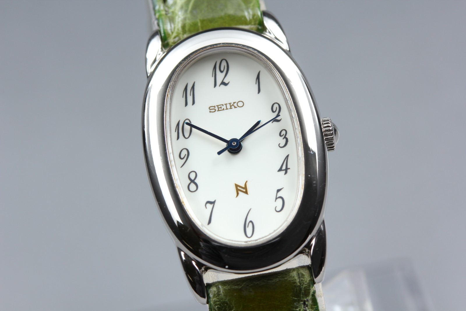 [Near MINT BOX] Seiko Noie 1F21-5B70 Silver Oval 21mm Qz Women’s Watch Vintage