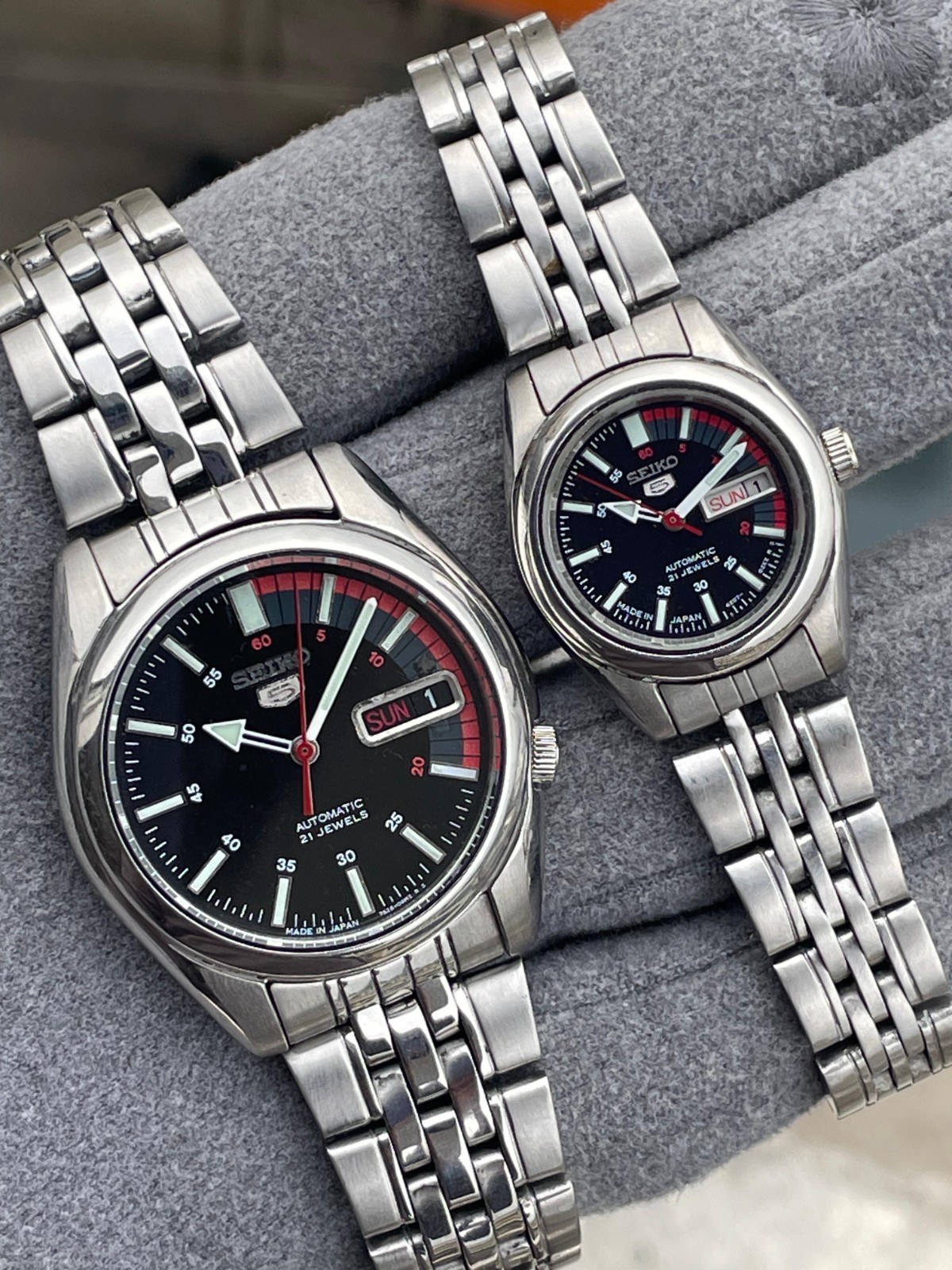 Pair Of 2 Seiko 5 Ledies and Gents Cal 7s26-01V0 automatic 21 jewels japan