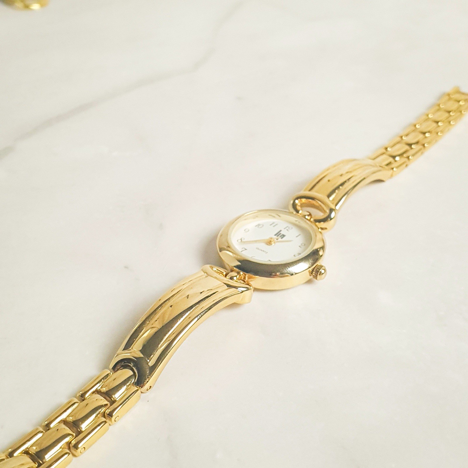 HP Ladies Gold Tone Quartz Wrist Watch White Dial Working New Battery