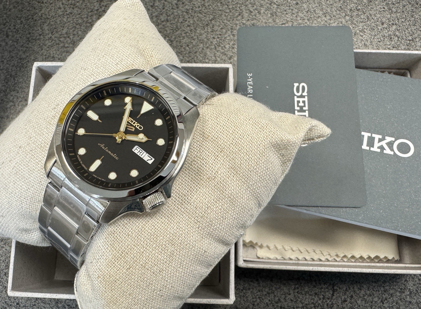 Seiko 5 Sports Men’s Automatic Steel Band Day-date Watch SRPE57 Made In Japan
