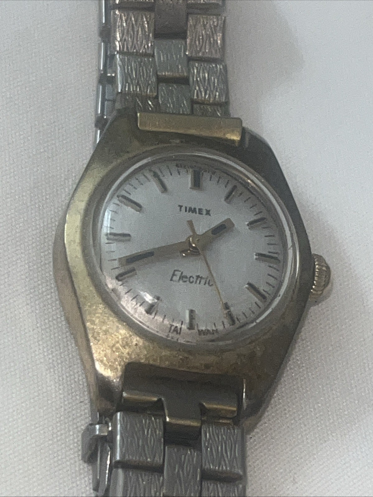 Vintage Timex Electric Ladies Watch Analog Gold Tone Wrist Tested Needs Battery