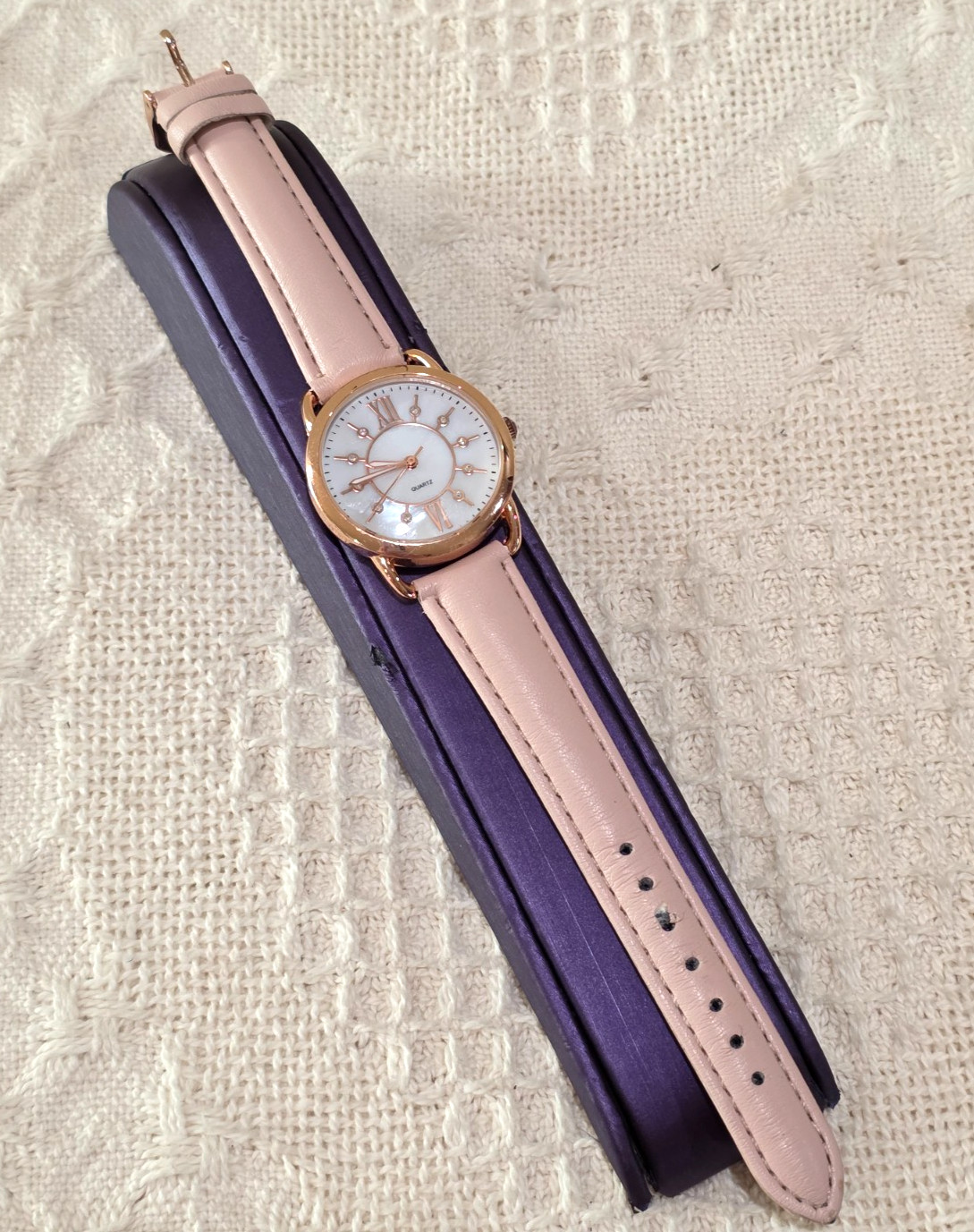Rose Gold Bezel MOP Face Crystal Hour Marks Easy to Read Women’s Watch Runs Well