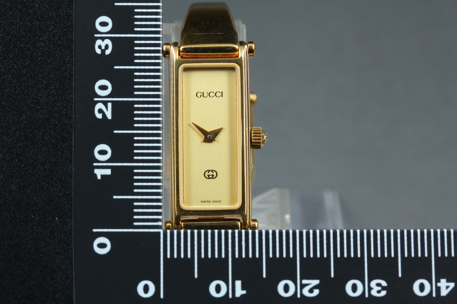 [Near MINT] GUCCI 1500 Gold Dial 13mm Quartz Women’s Vintage Watch From JAPAN