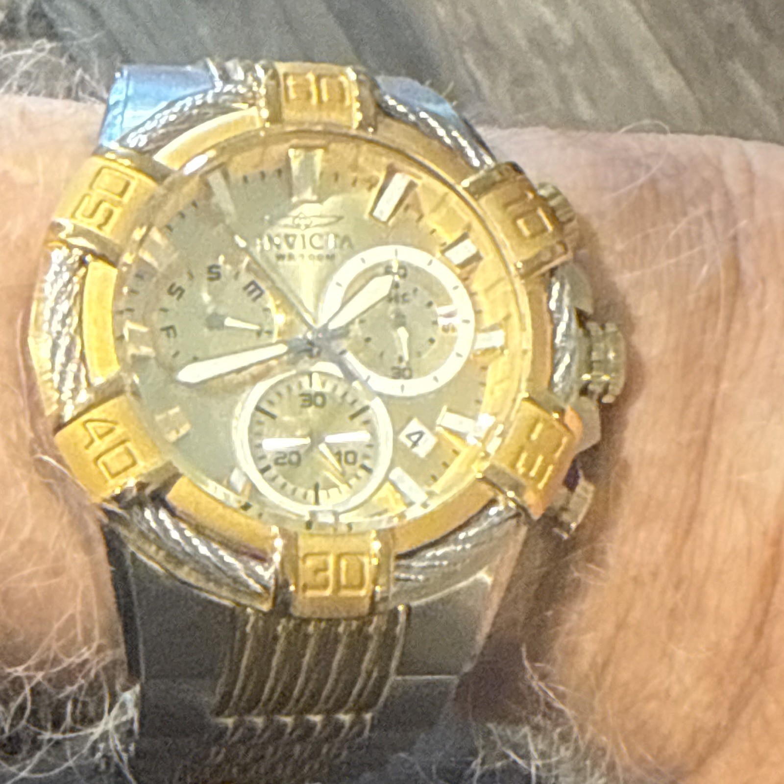 Invicta Men’s Bolt 25864 Chronograph 51mm Two-Tone Gold/silver With Hard Case