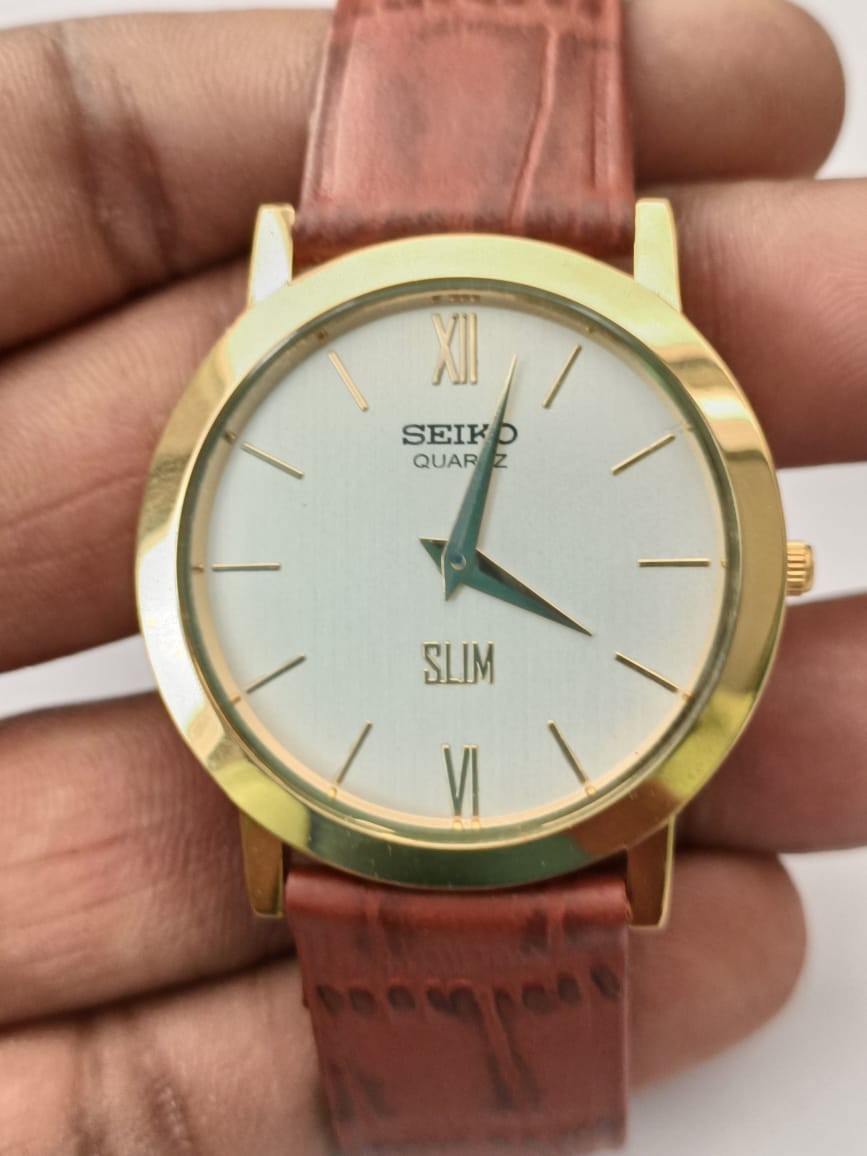 Vintage Seiko Quartz Japan Made White Dial Men’s Wrist Watch Looking Good
