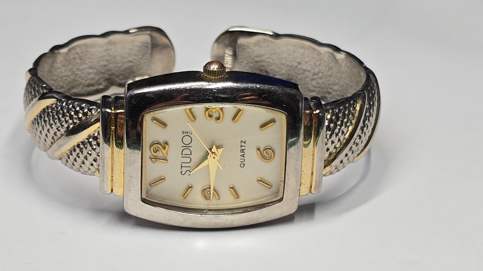 STUDIO Time STD950T Cuff Bracelet Quartz Analog Women’s Watch Sz. 6″ New Battery