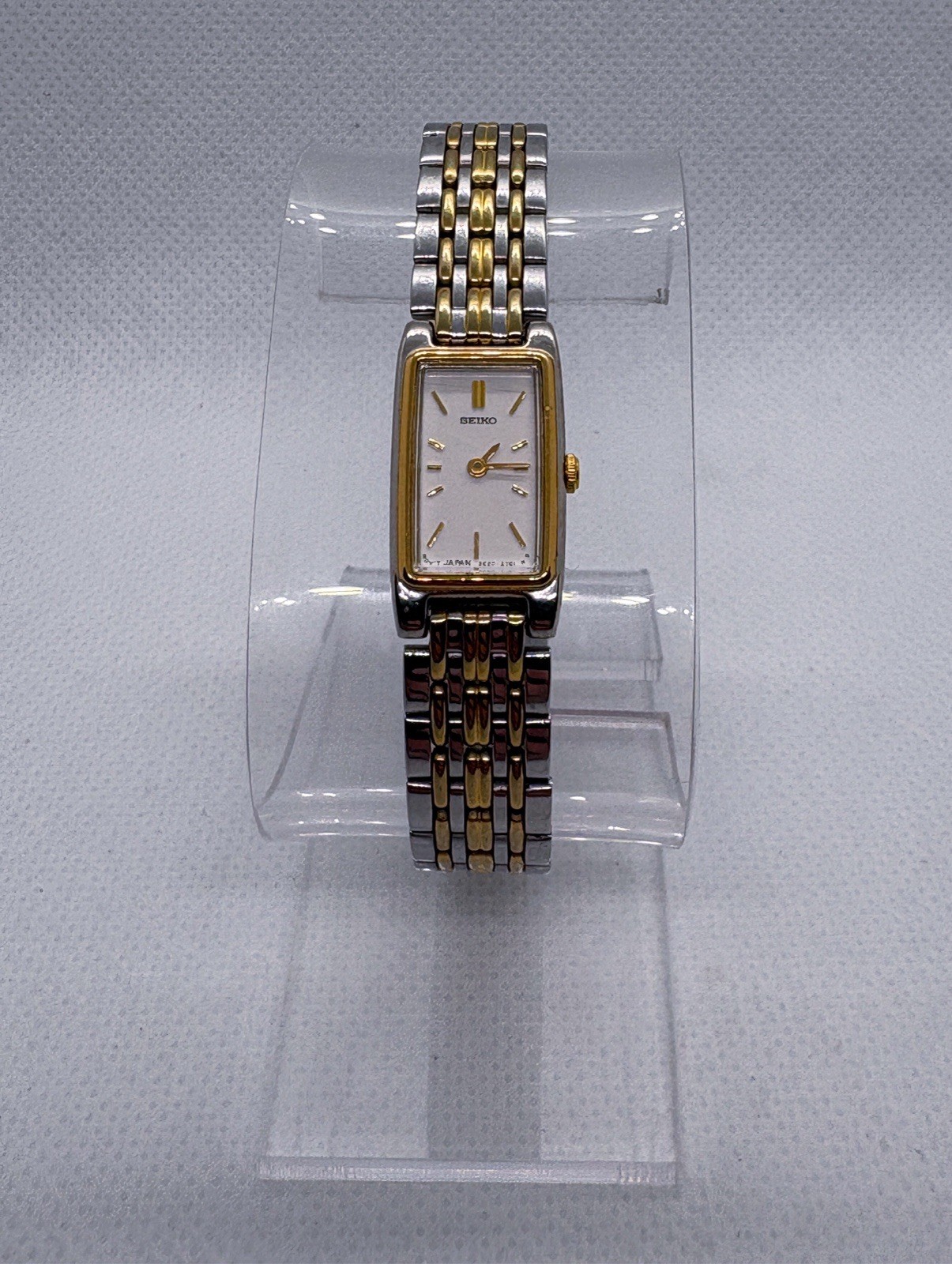 1990 Seiko Women’s Quartz Watch 13mm White Dial Two-Tone Tank Style 2E20-2761