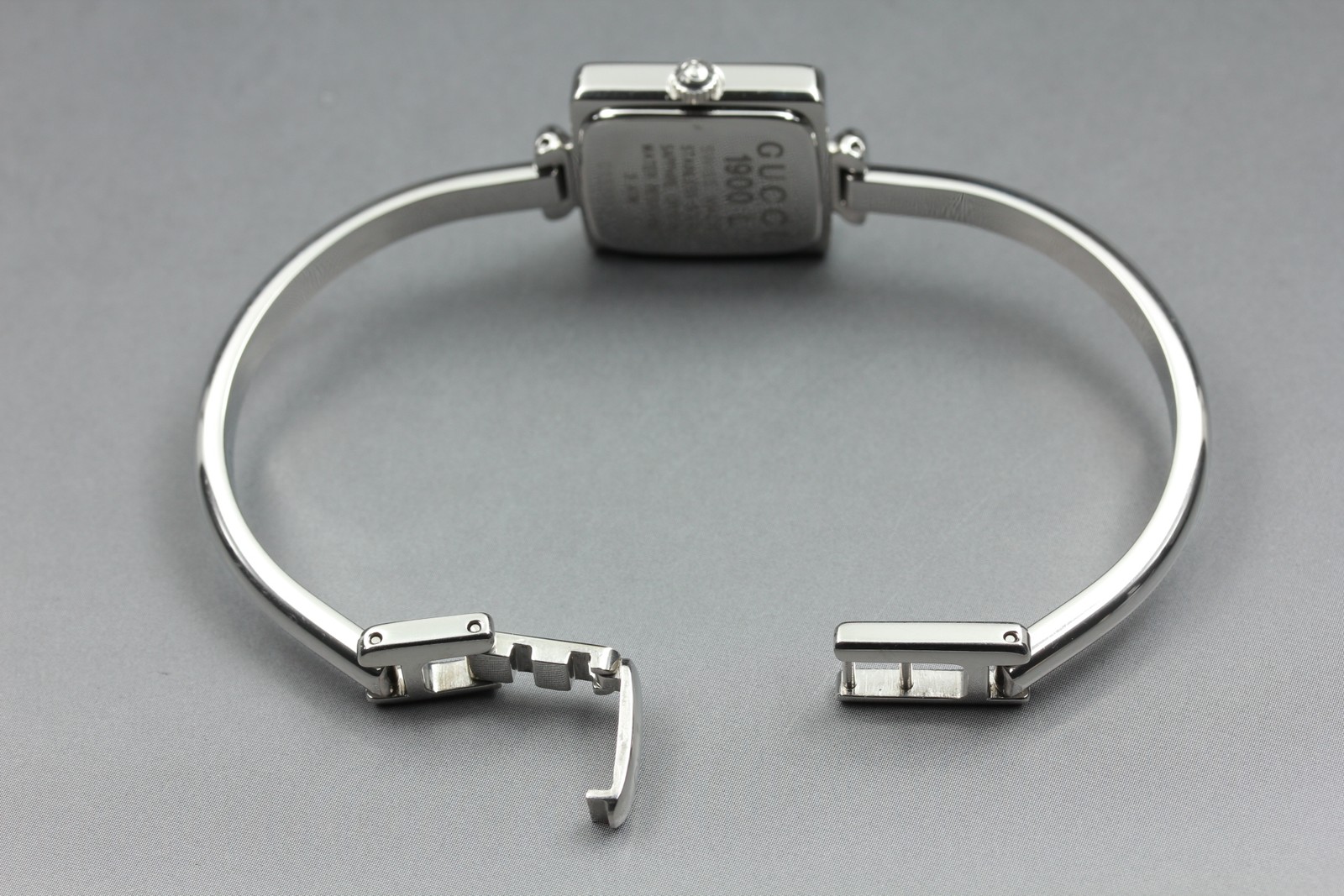 [Near MINT] Vintage Gucci 1900L 20mm Black Silver Bangle Quartz Women’s Watch
