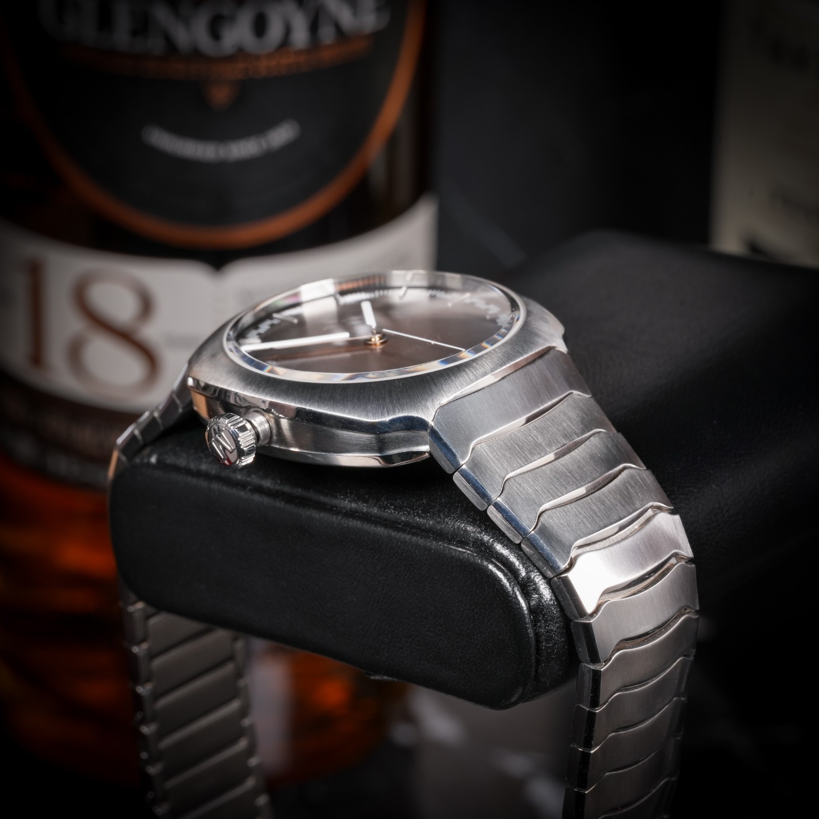 H. Moser & Cie Streamliner | Smoked Salmon Steel 40mm | Full Set