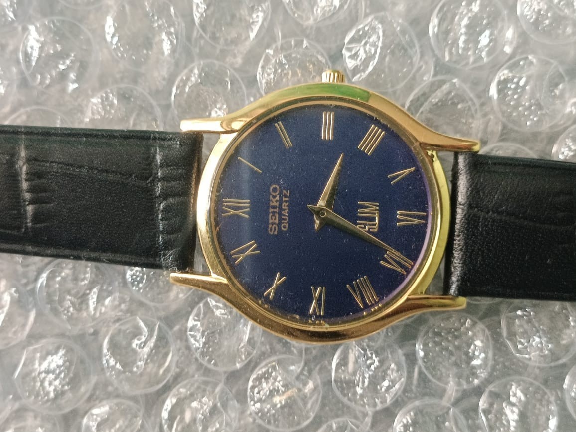 Vintage Seiko Quartz Japan Made Blue Dial Men’s Wrist Watch Looking Good