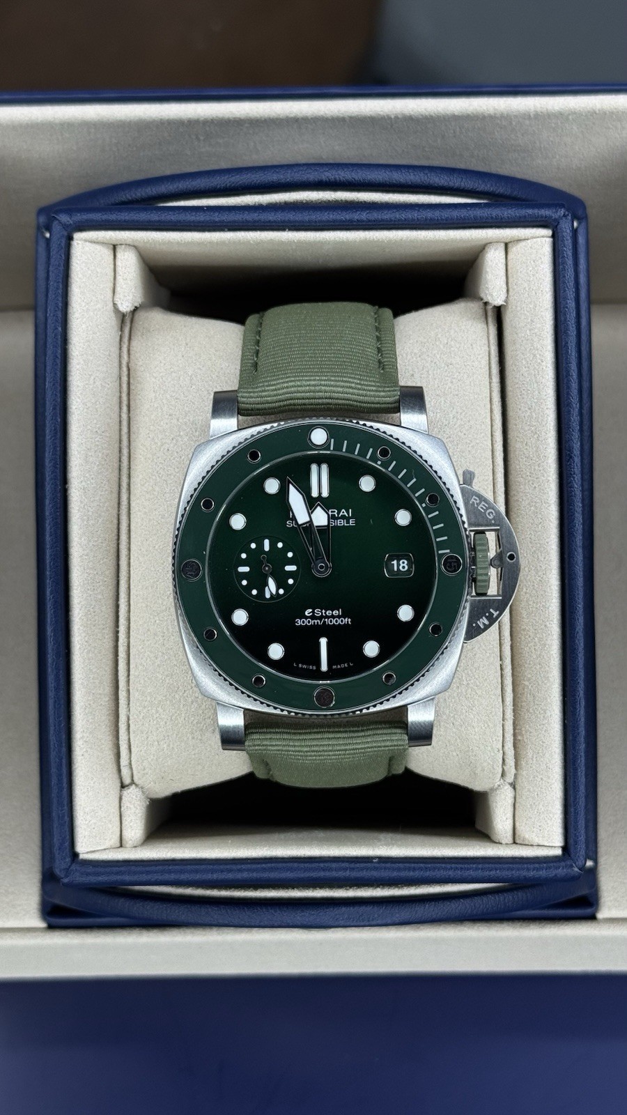 2025 PaneraiSubmersible Green Men’s Watch – PAM01287