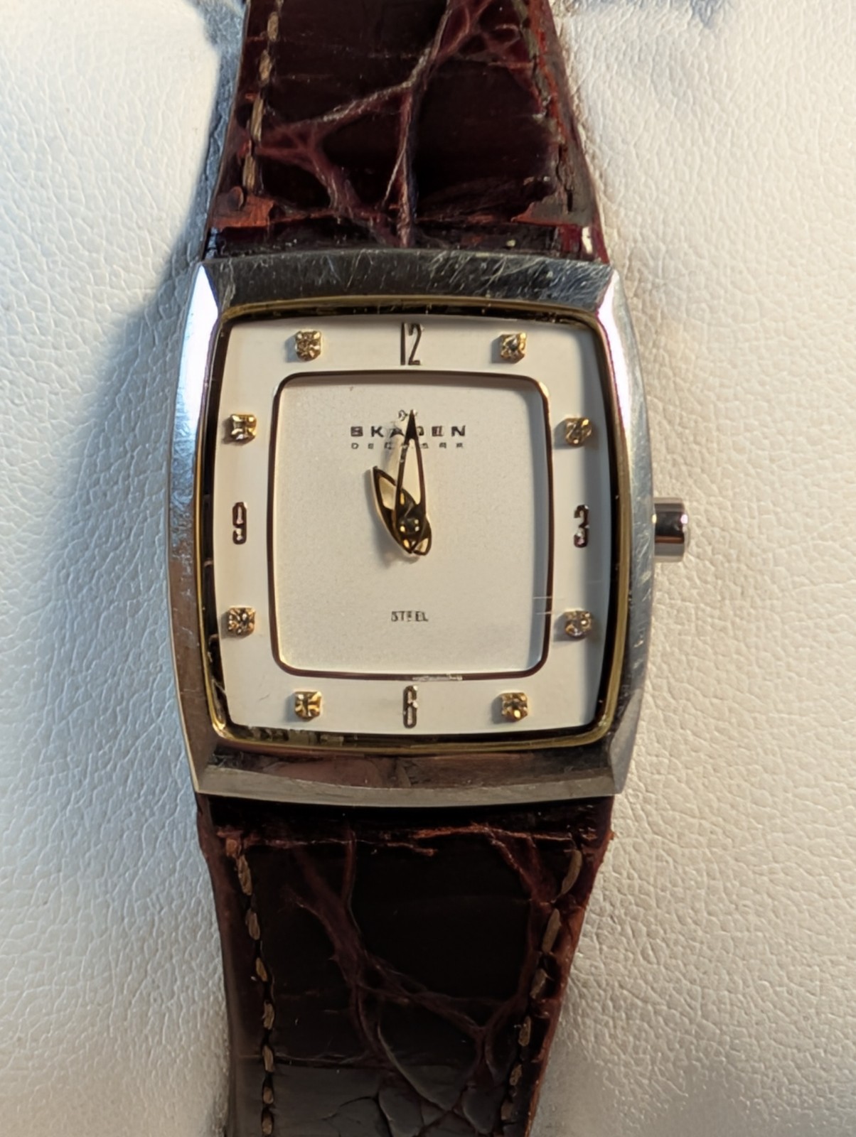 Skagen Denmark 380xSSLD4A Quartz, Needs battery Cream dial, Diamond indices