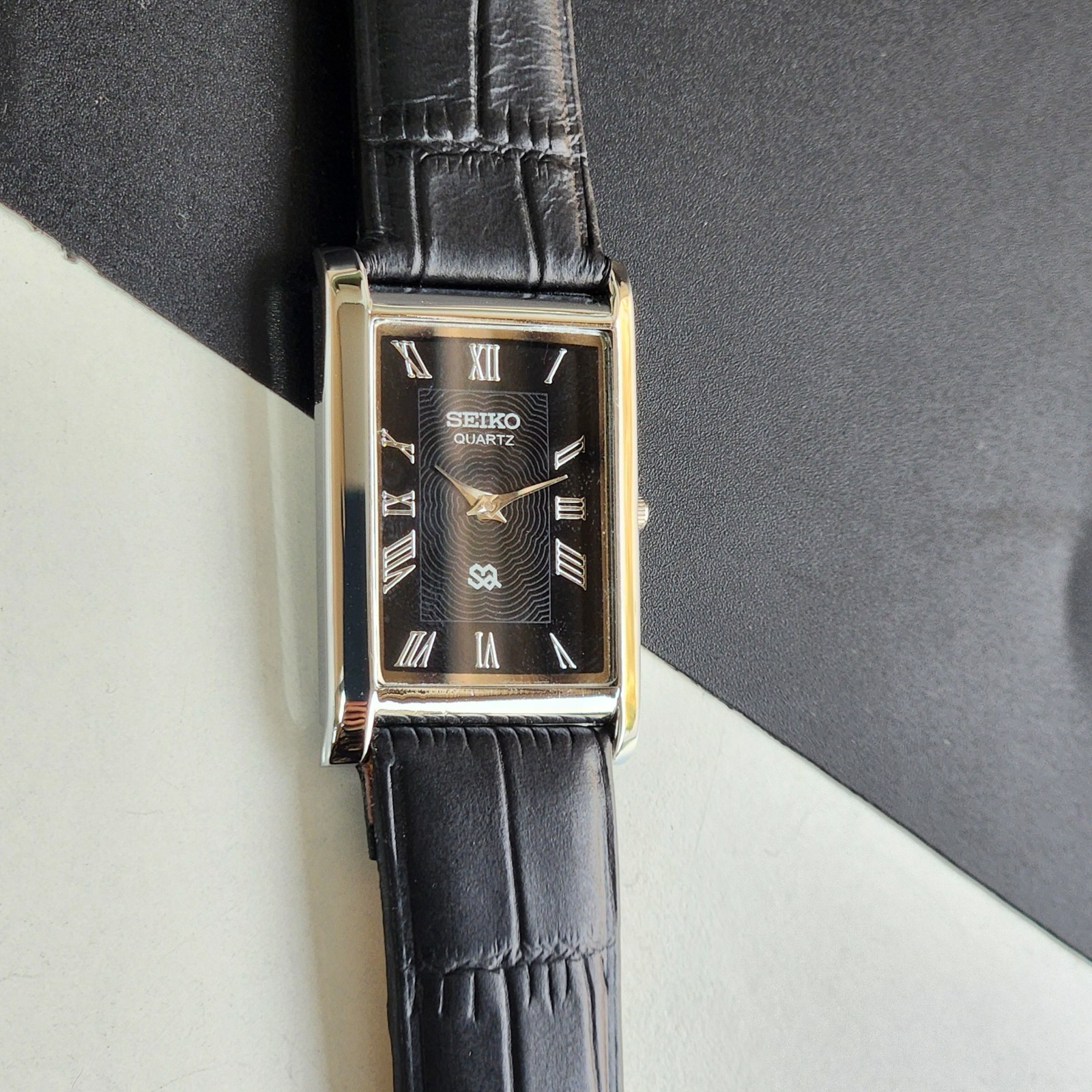 Vintage Seiko Slim Tank Quartz Men Black Dial Dress Watch-Free Shipping