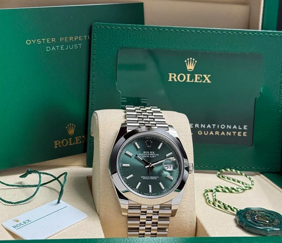 2026 NEW UNWORN Rolex Datejust 126300 “Mint Green” (41MM) Jubilee