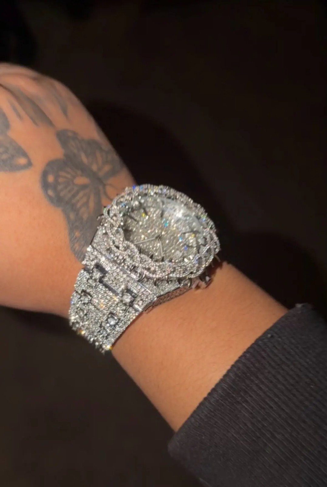 Luxury Men’s Quartz Watch – Thorn Crown Iced Diamond Design/ fashion/ stylish