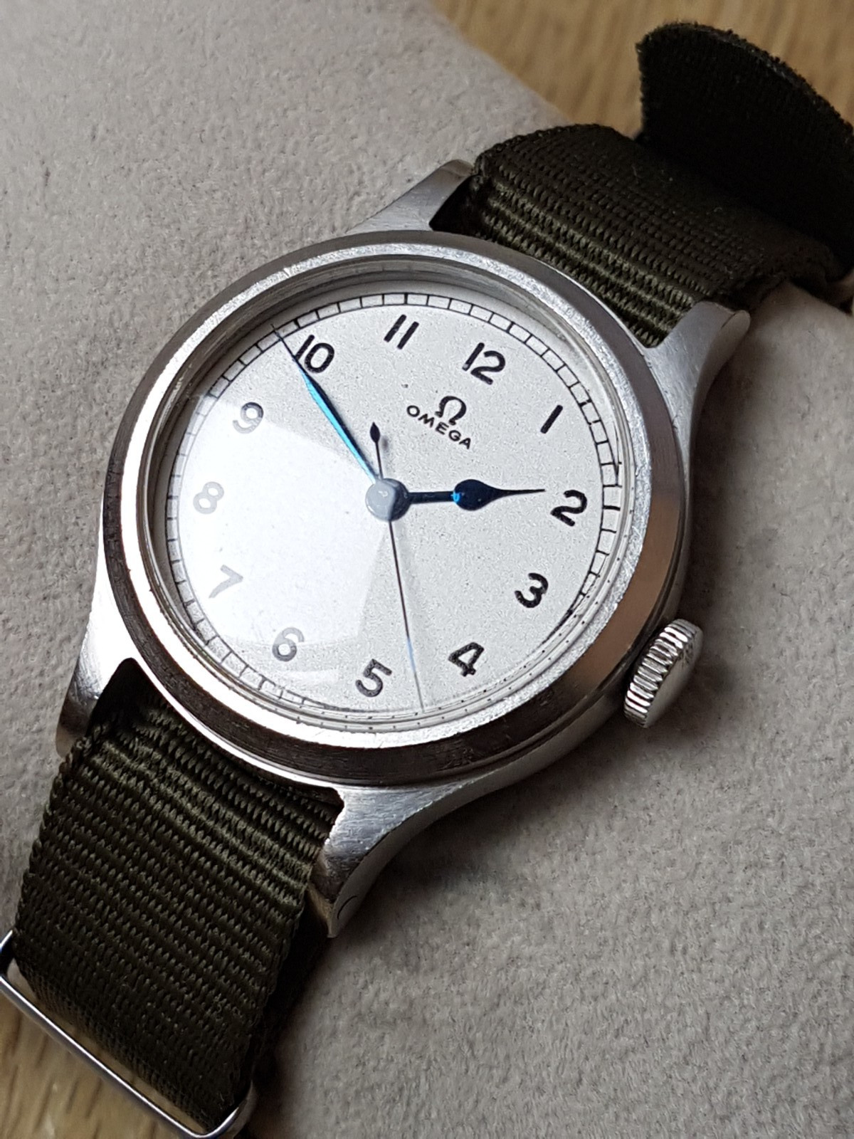 Omega British military Air Ministry 6B/159 RAF watch 56, issued Pilot watch
