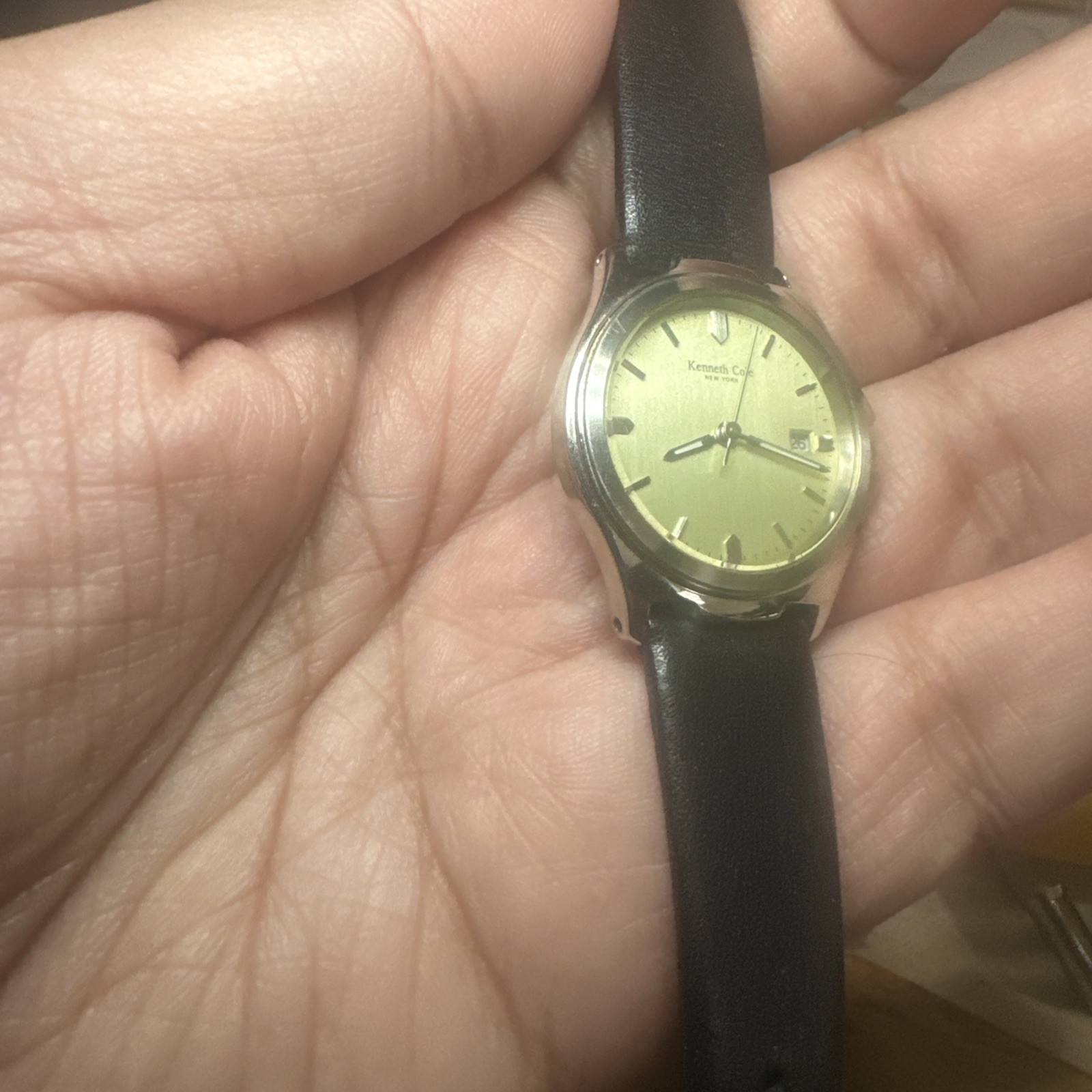 Working Kenneth Cole Ladies Dainty Watch Lite Green Face Black Leather Band 26mm
