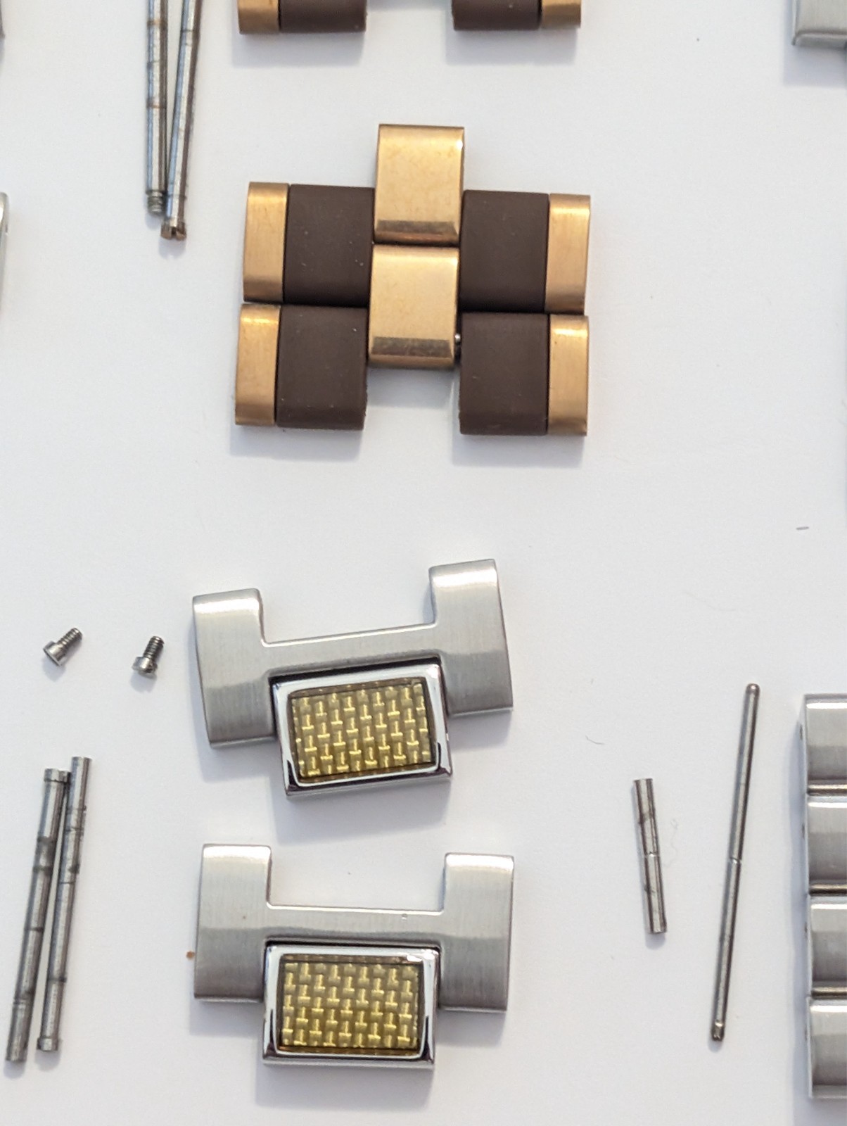 Assorted luxury watch links – brands unknown
