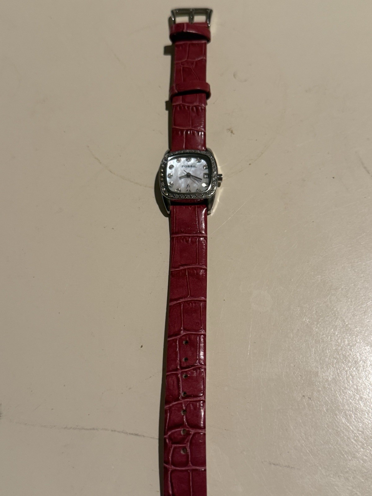 Fossil F2 Ladies Wristwatch ES-9961 Red Leather New Battery Works Great