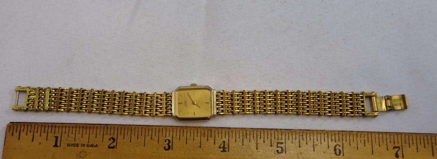 VINTAGE SEIKO LADIES QUARTZ 16mm WRIST WATCH ON 12mm BAND GOLD TONE 2C20-0920 R