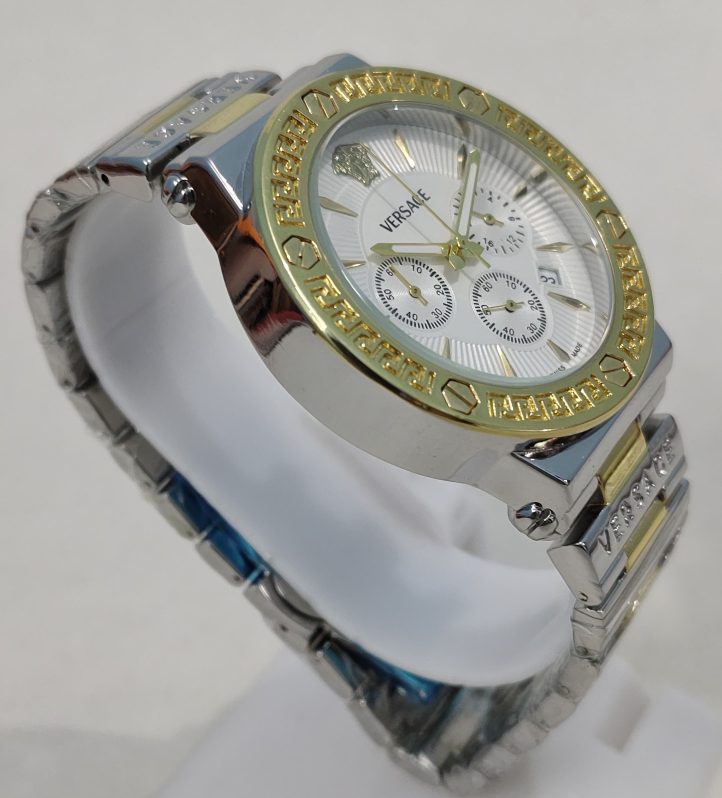 Very Rare Versace Quartz White Dial Date Swiss Made For Man’s Wrist Watch