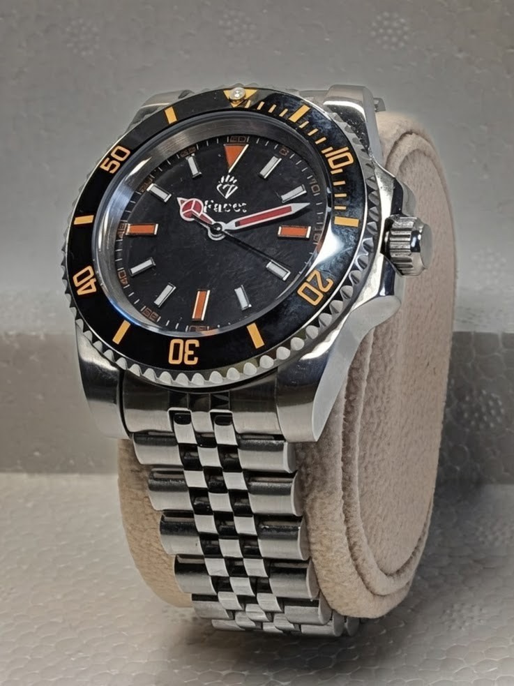 Facet Bolero men’s watch with automatic movement and exhibition caseback