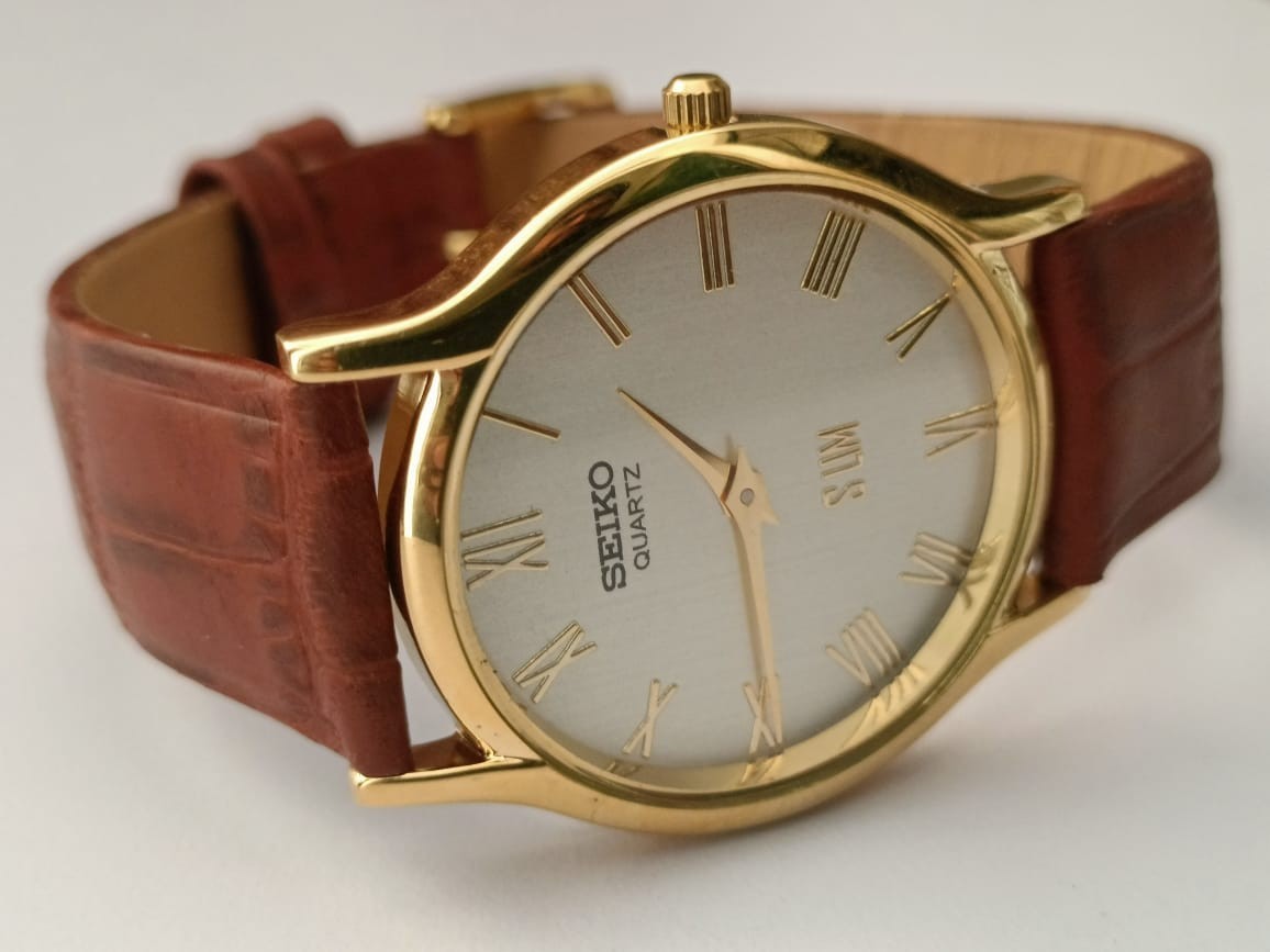 Vintage Seiko Quartz Japan Made White Dial Men’s Wrist Watch Looking Good