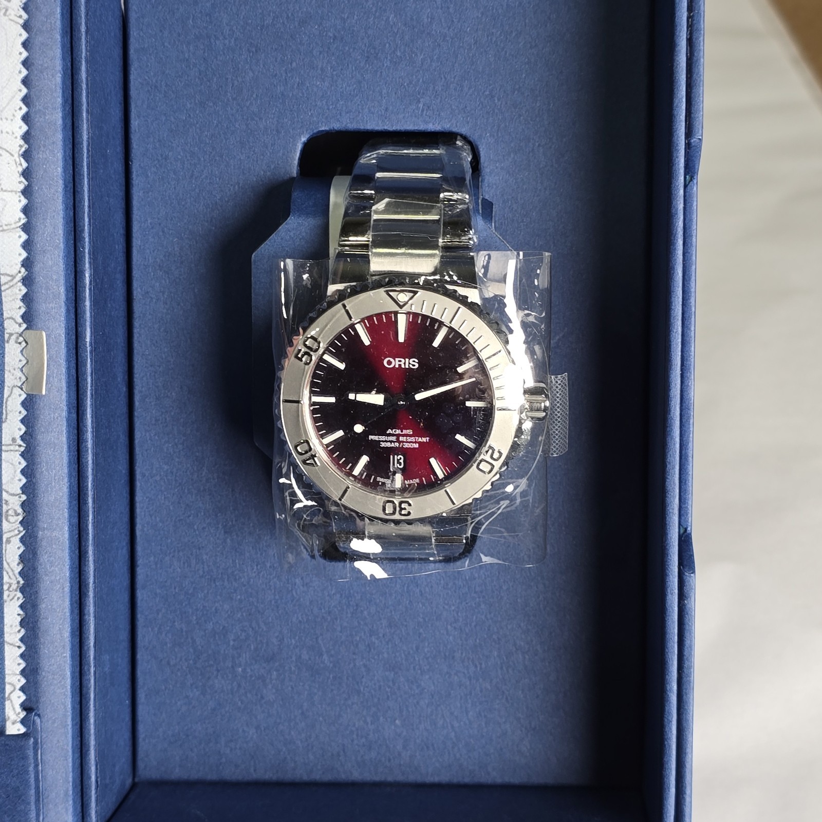 Oris Aquis Date Relief 41.5mm Cherry Red Dial Automatic, New, 01 733 7766 4158