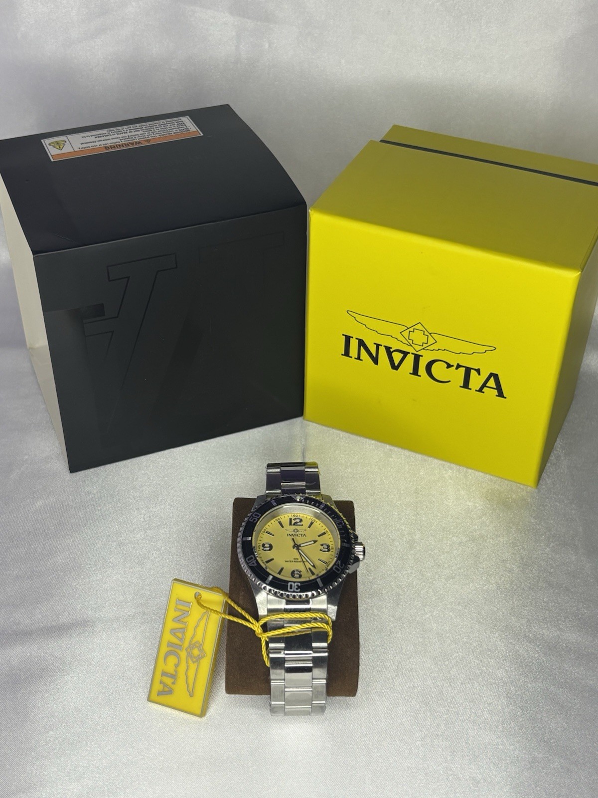 Brand new Invicta 40mm Yellow face black bezel stainless bracelet