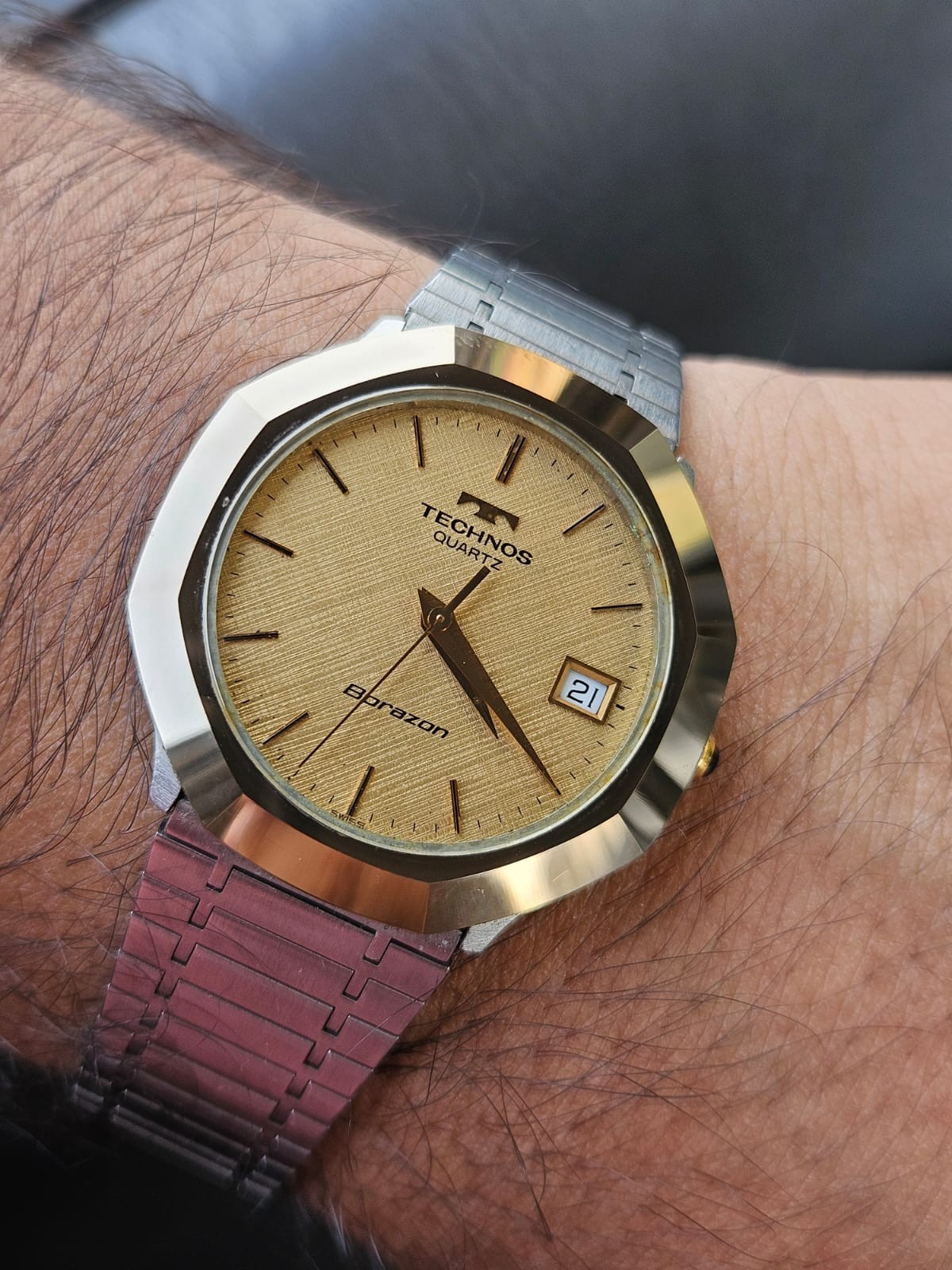 Vintage Technos Borazon Quartz Men’s Watch Gold Linen Dial Date Japan Original B