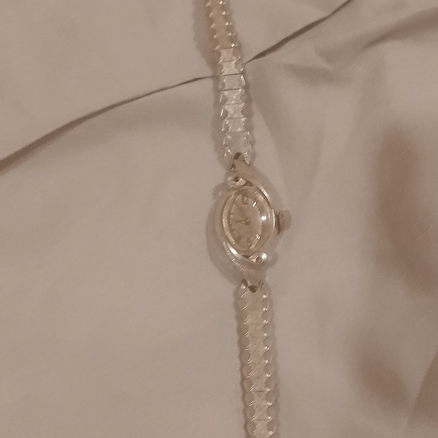 Women’s Silver Oval Dress Wristwatch Analog Metal Bracelet Band Formal Style