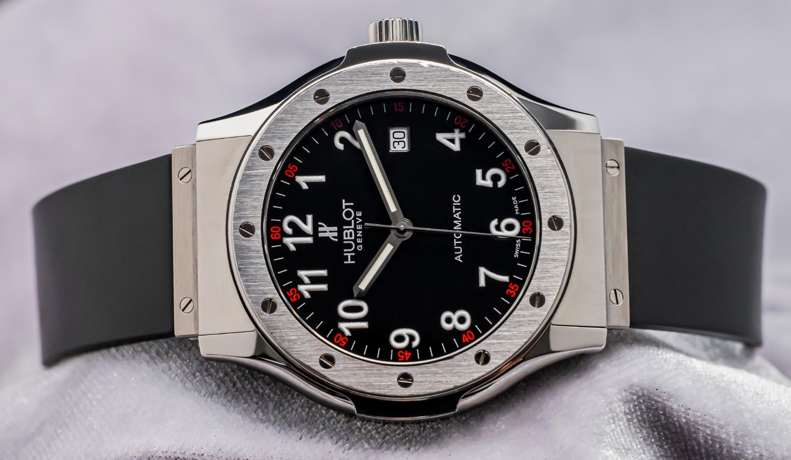 Breitling Avenger Seawolf Chrono 45 mm Silver Dial Complete Boxes Papers A73390