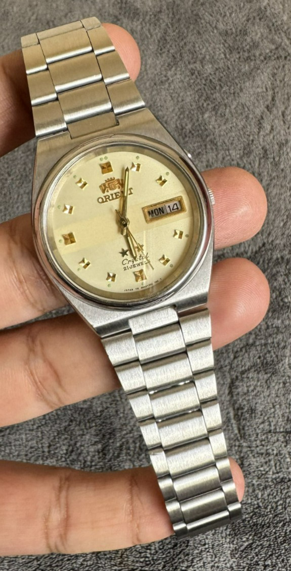 Orient Crystal 21 Jewels Day-Date Cream Dial Stainless Steel Men’s Vintage Watch