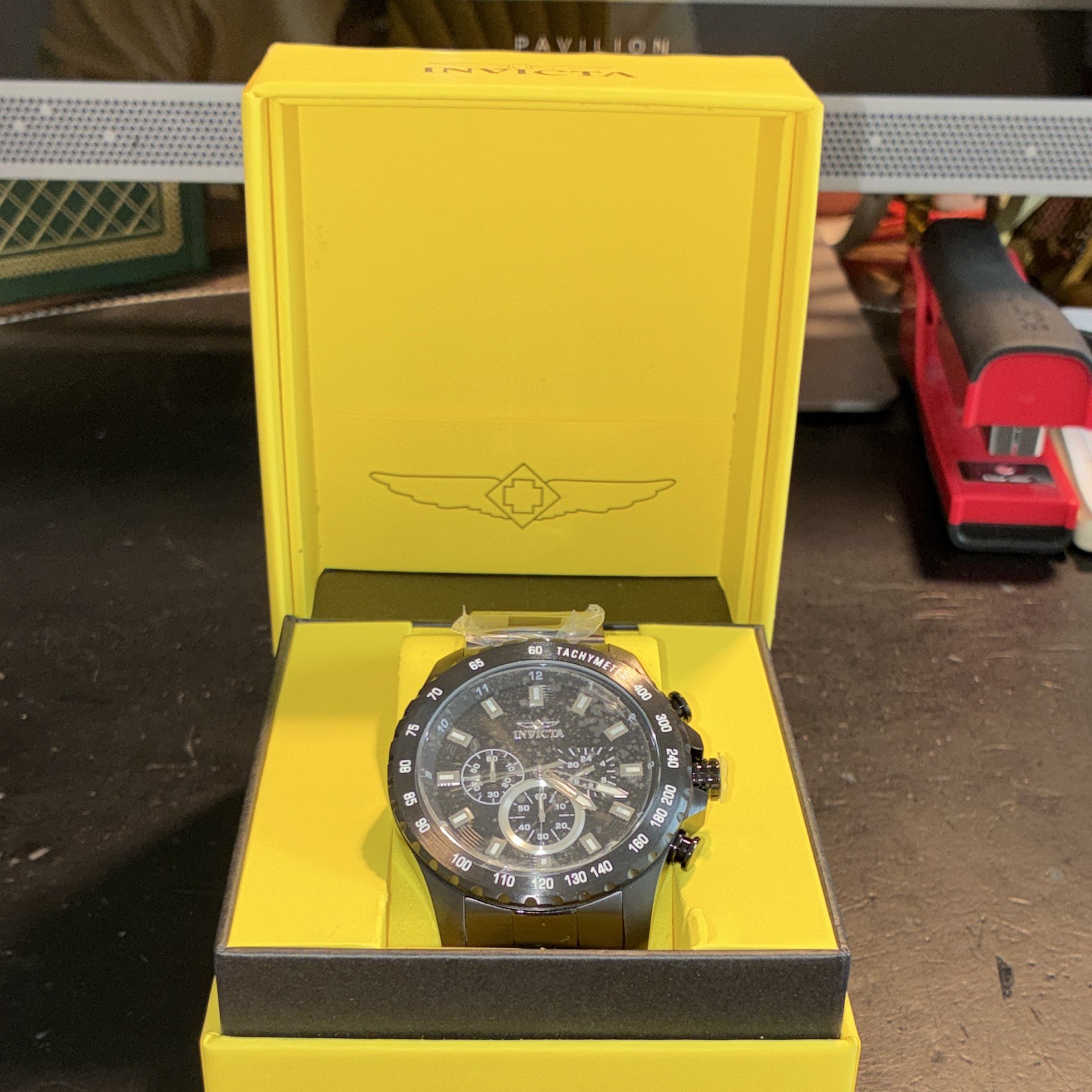 Invicta Men’s Chronograph Tachymeter Quartz Wristwatch Black Dial Steel Box