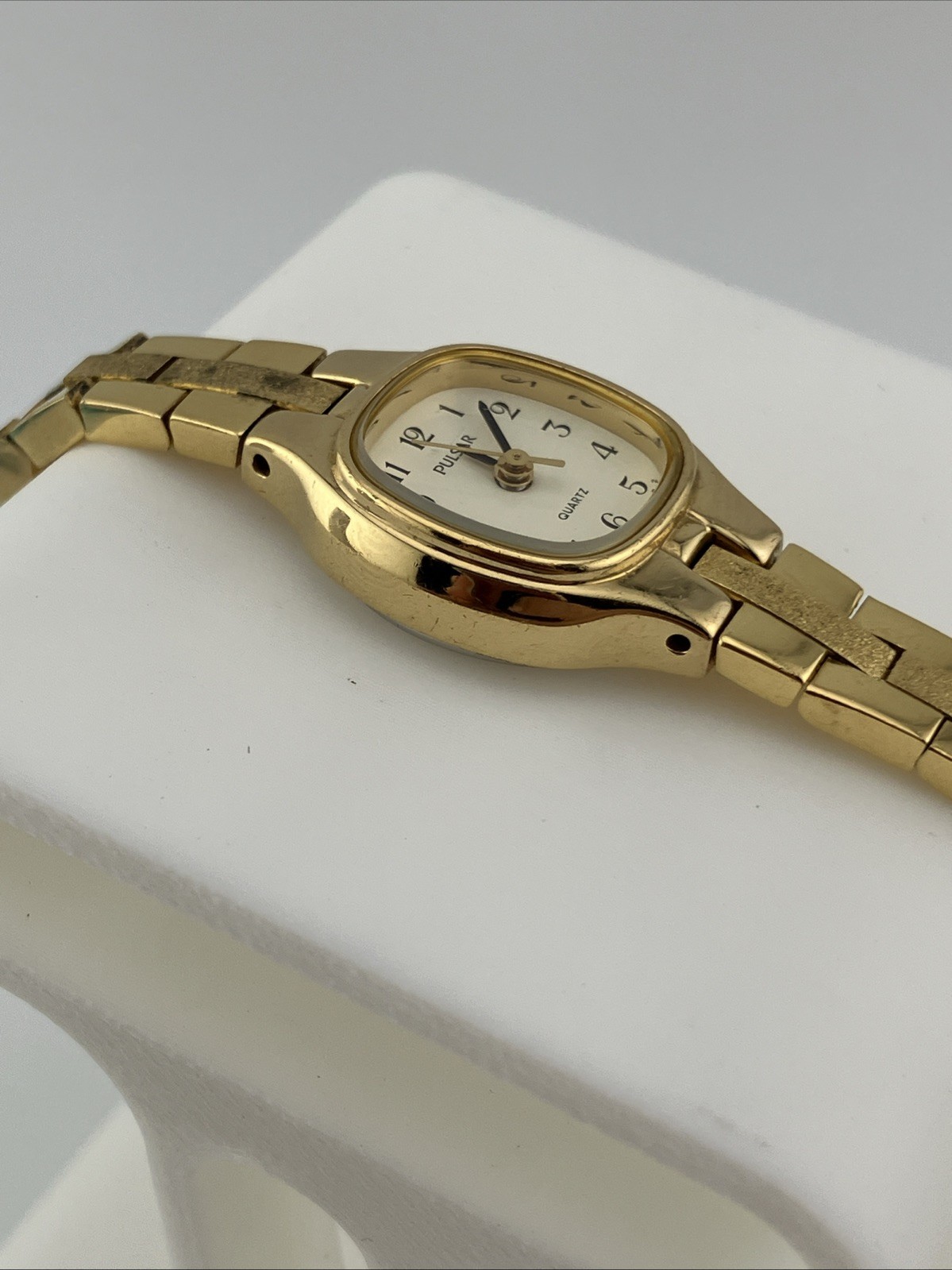 Vtg Pulsar Ladies 16mm Dainty Watch Gold Tone White Dial 6.25″ V811-5300 -RUNS