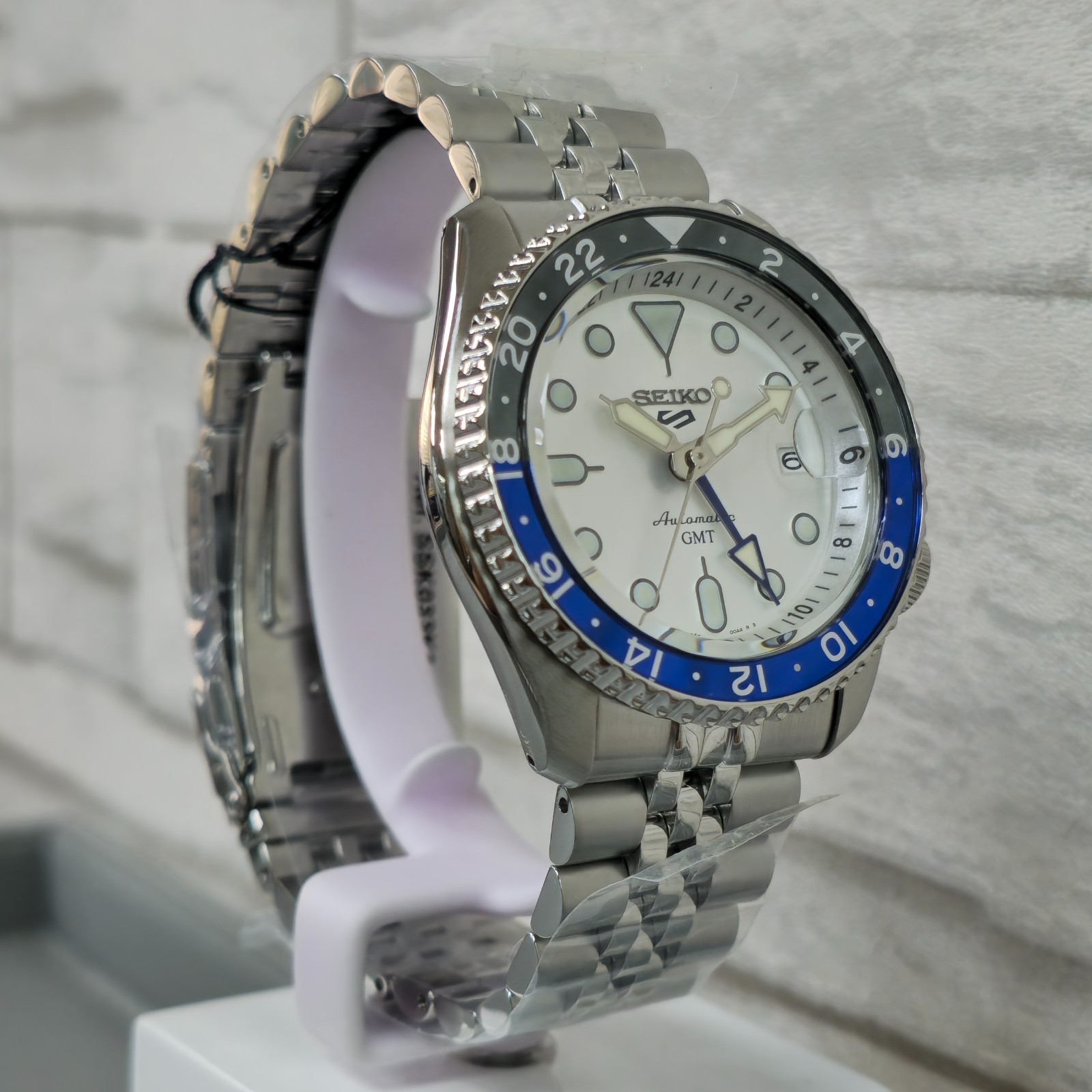 Seiko 5 Sports SKX GMT SSK033K1 Silver Dial 42.5mm New Full Set Men’s Watch
