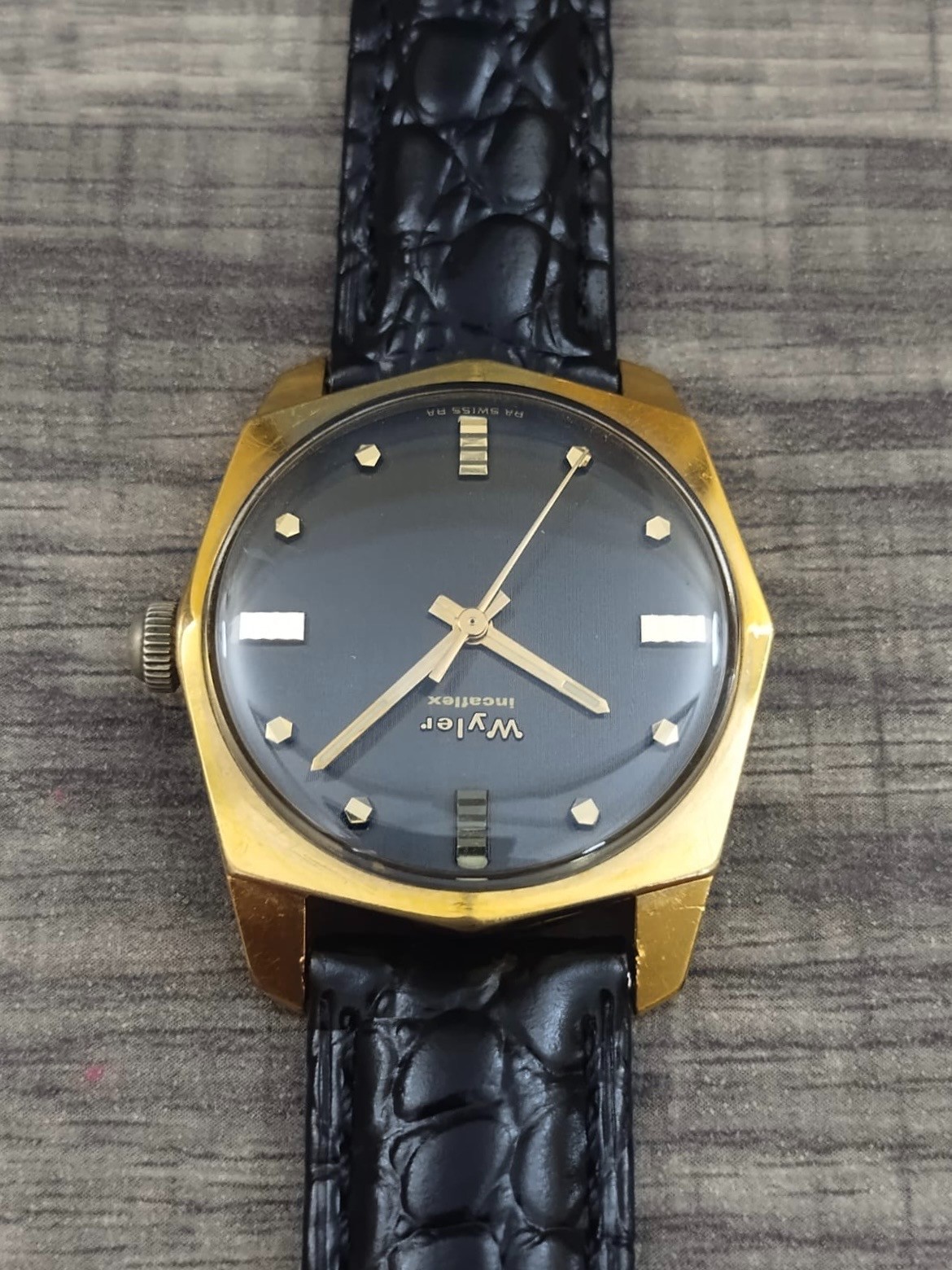 WYLER Incaflex -rare OCTAGON faceted Case- RARE Black GLOSS Dial – ETA 2354