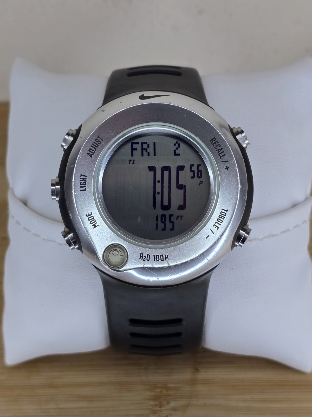 RARE Nike WA0018 Altitude Compass Barometer. Dual Time. New Battery.