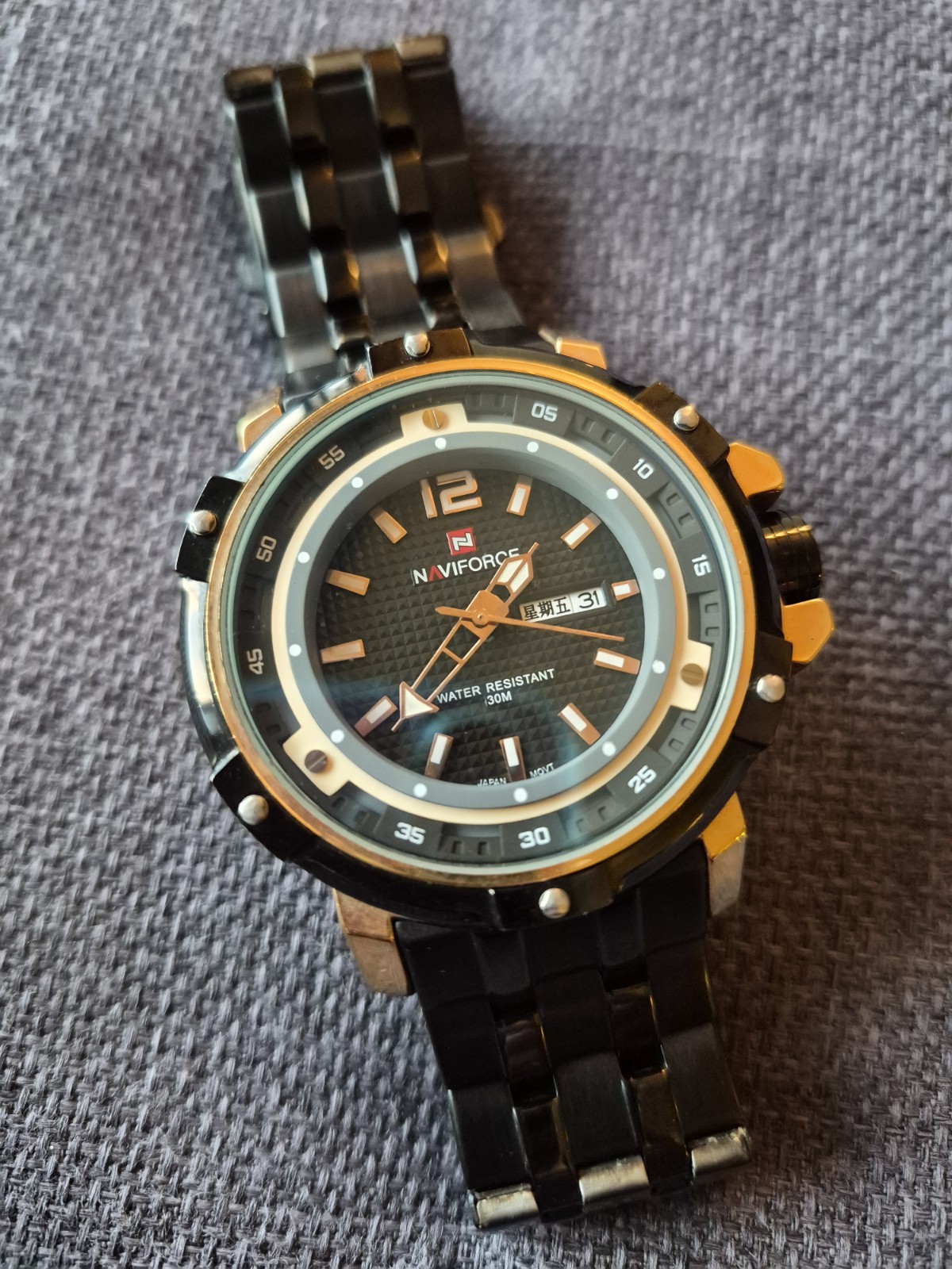 Mens NAVIFORCE monster black/ gold military watch