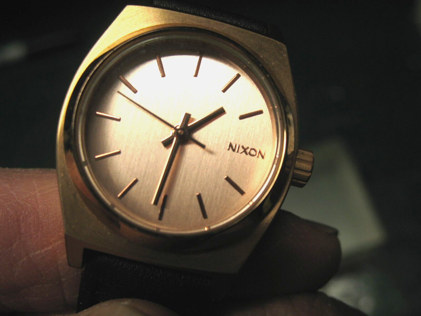 NIXON LADIE’S WRISTWATCH 15 B LEATHER BAND 100 M 10 ATM JAPAN MOVEMENT