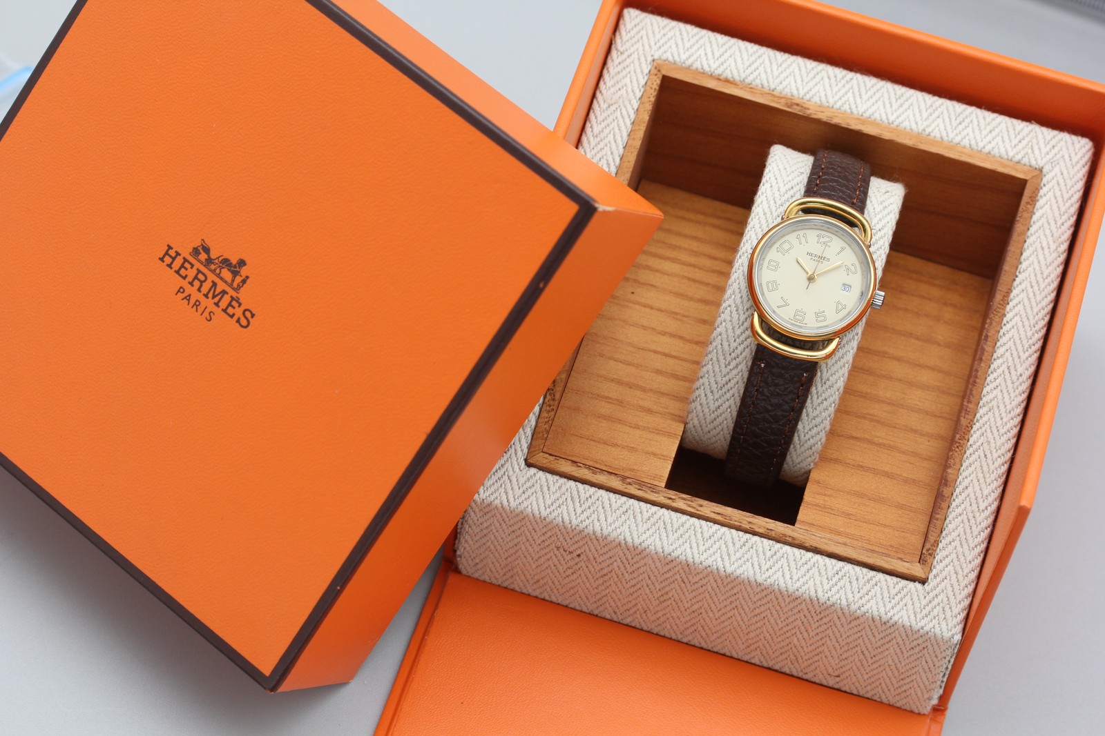 Serviced【Near MINT / Box】HERMES Pullman 24mm Gold Dial Quartz Date Women’s Watch