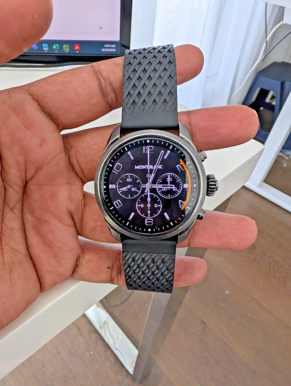 Montblanc Summit 2 Smartwatch-Titanium Case S2T18 42mm Sapphire Crystal