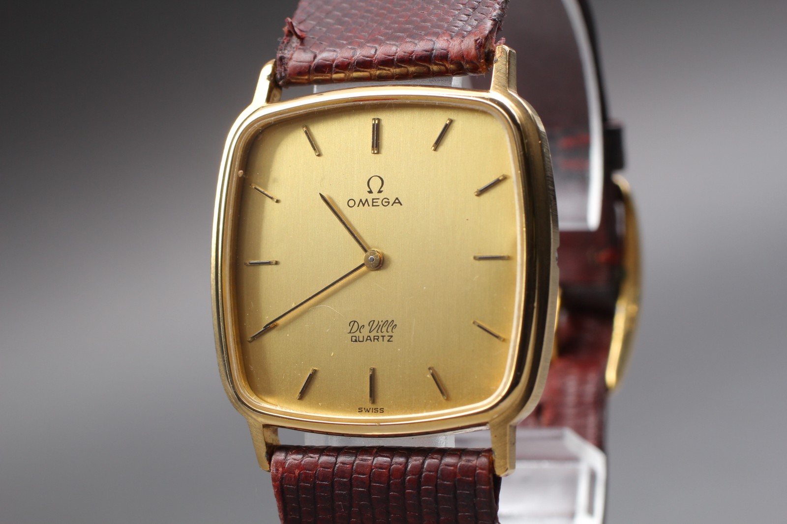 [ Near MINT ] Omega De Ville Cal.1365 Gold Square Quartz Men’s From JAPAN
