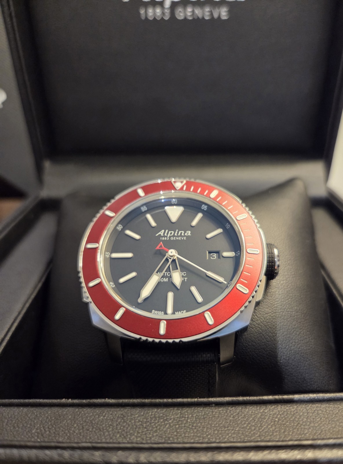 Alpina Seastrong Automatic Diver 300m black dial red bezel – excellent condition