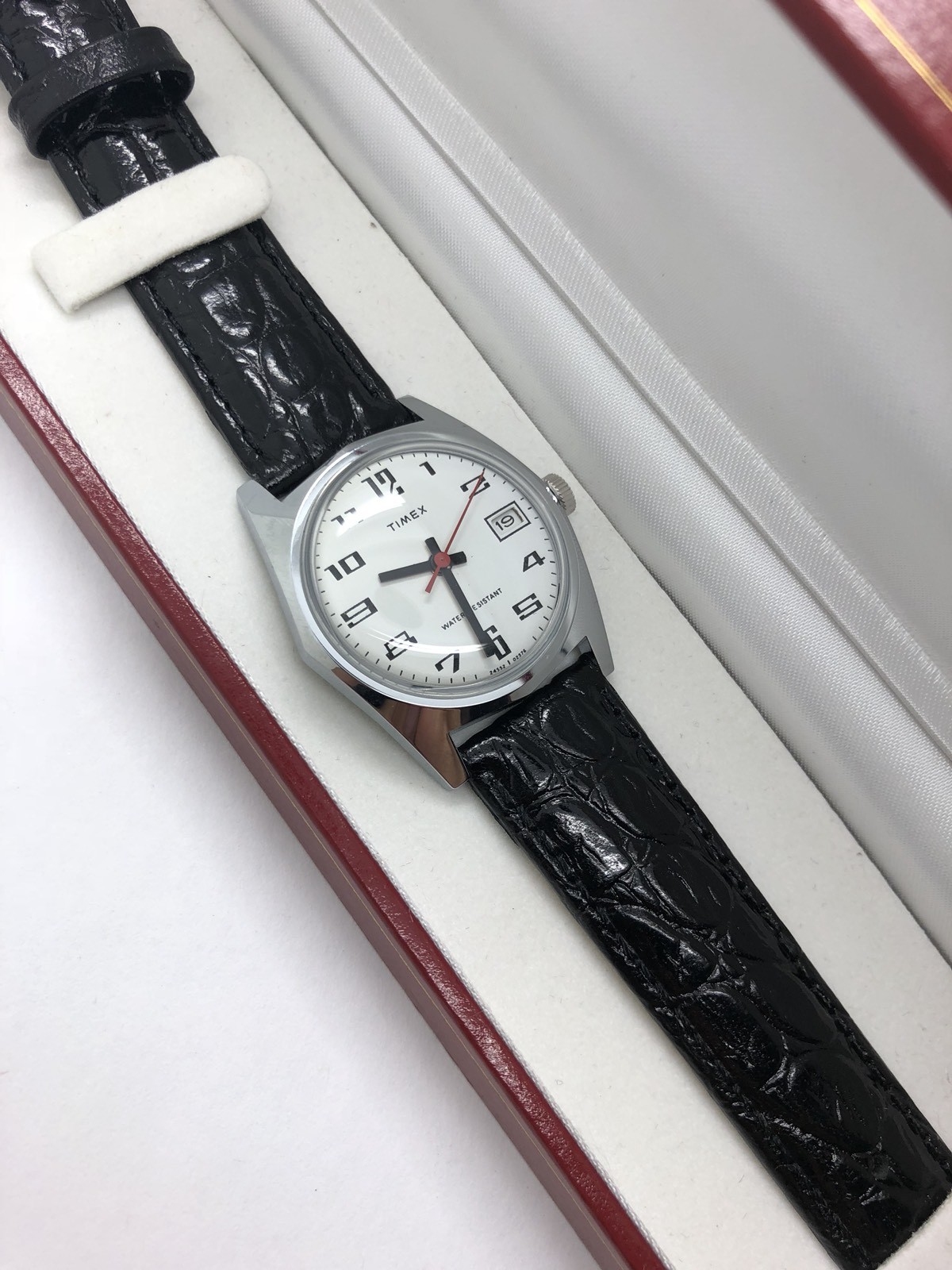 NEW From OLD STOCK Timex Men’s Manual Wind RED seconds Date Watch Leather Band